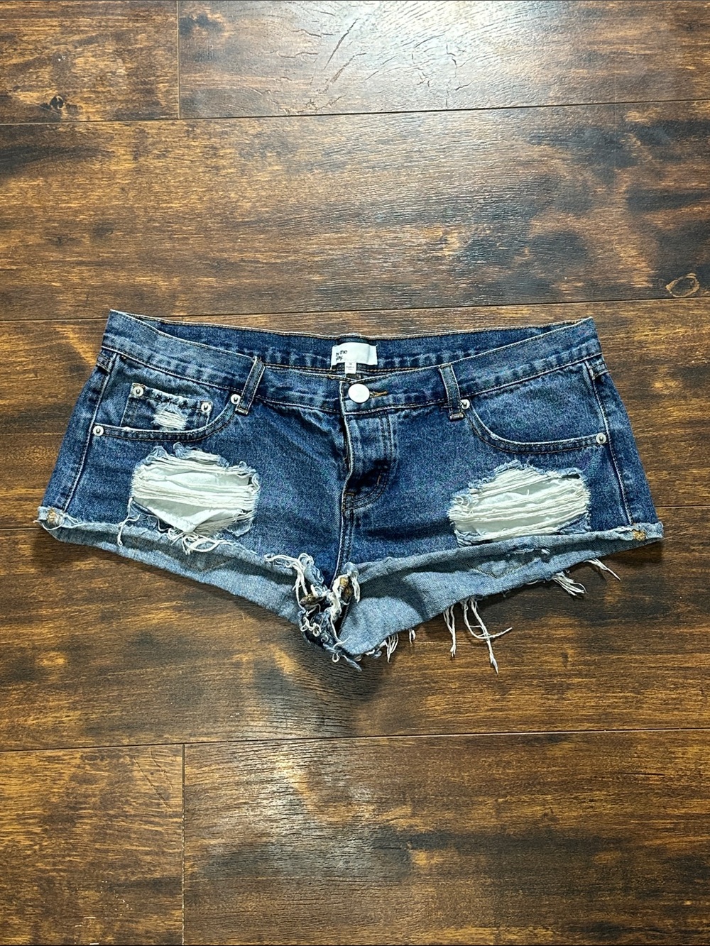 💙 Distressed Cutoff Denim Shorts by the way. Size 30 😍